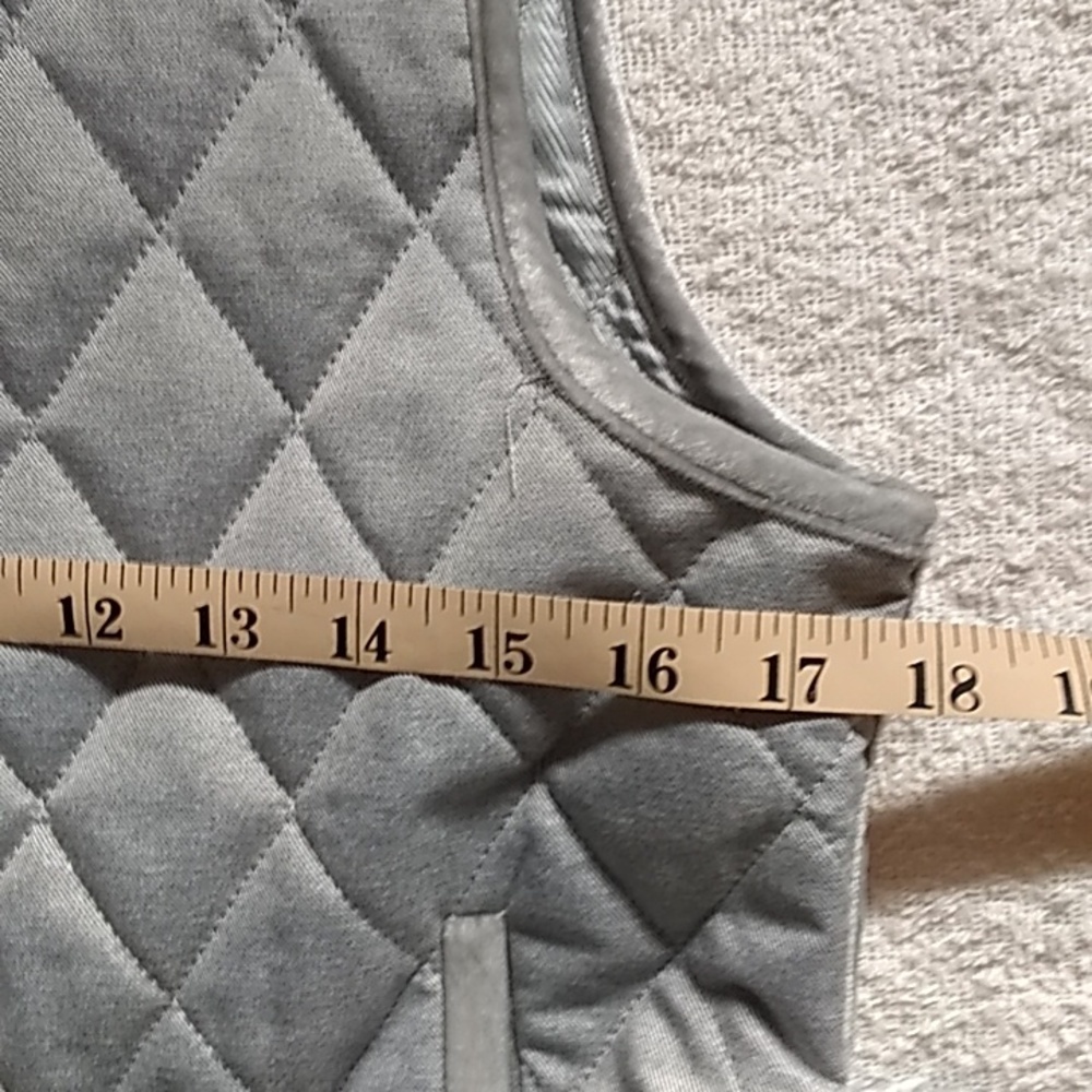 Vest - Picture 6 of 7